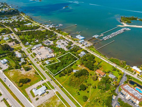 1654 N CENTRAL Avenue, Sebastian, FL 32958