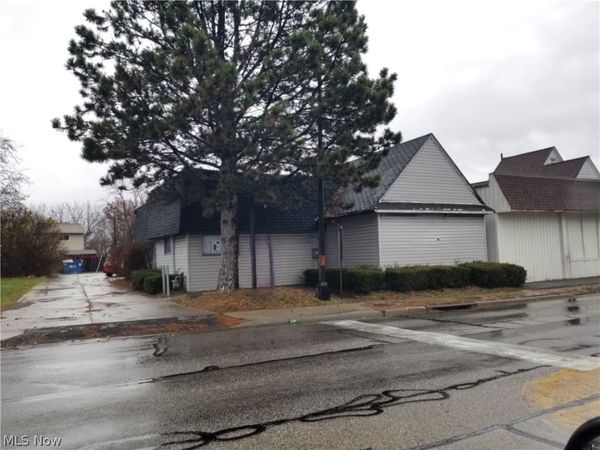 325 Lake Avenue , Elyria, OH 44035