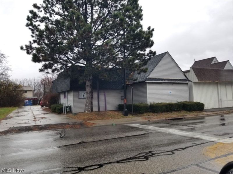 325 Lake Avenue, Elyria, OH 44035 Photo 1
