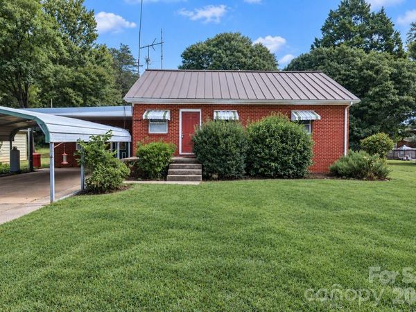 628 N Kelly Street , Statesville, NC 28677