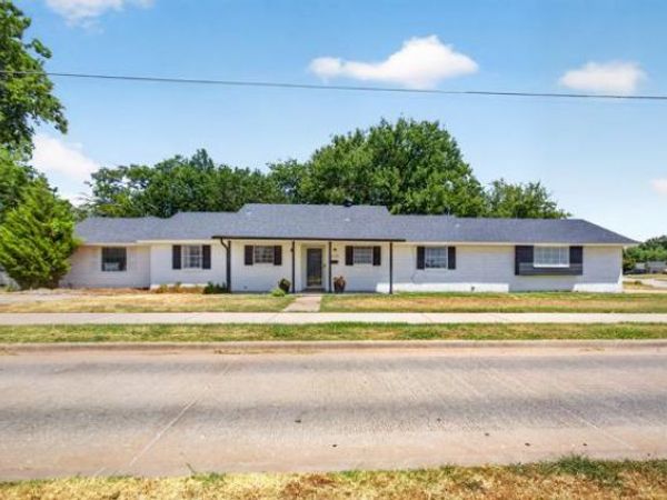 1460 N Broadway Avenue, Moore, OK 73160