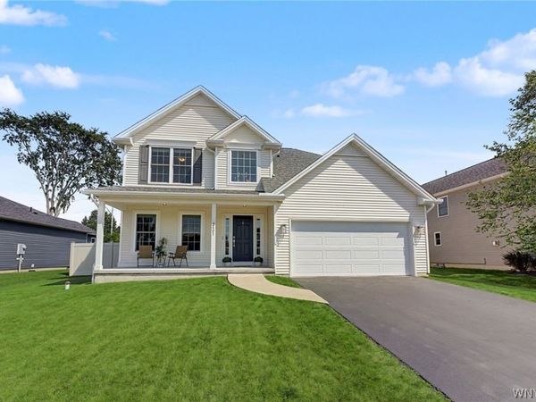 2401 Hobblebush Lane , Lake View, NY 14085