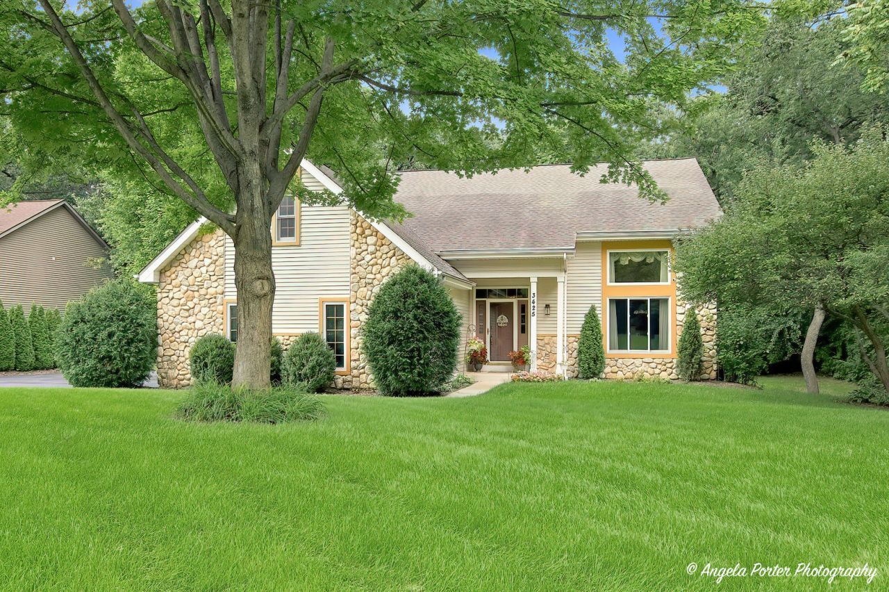 3425 Burr Oak Lane, Island Lake, IL 60042 Main Photo