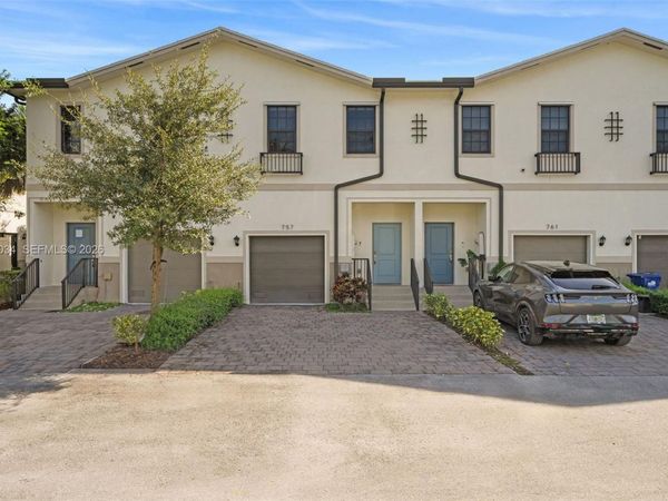 757 SW 11th St , Florida City, FL 33034
