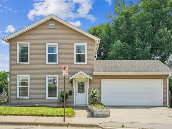 1120 W 5th Street, Dubuque, IA 52001
