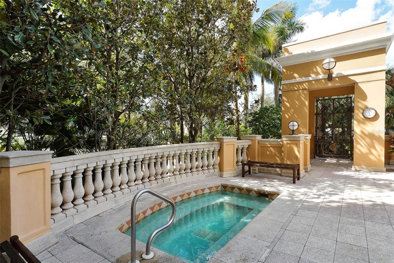 750 N Tamiami Trail , Unit 304, Sarasota, FL 34236 Photo