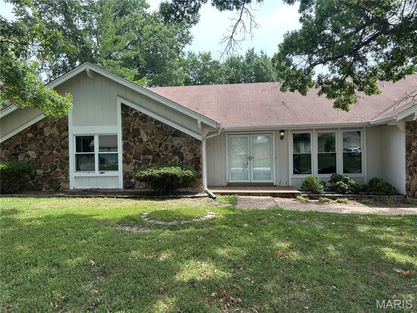 216 Rue Grand Drive, Lake St Louis, MO 63367