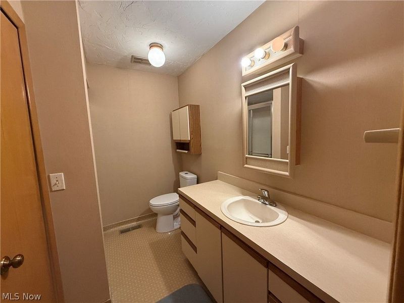 12272 Woodside Court, Unit F18, Strongsville, OH 44136 Photo 17