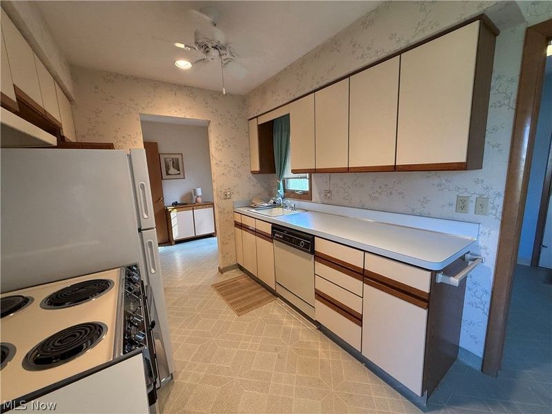 12272 Woodside Court, Unit F18, Strongsville, OH 44136 Photo 4
