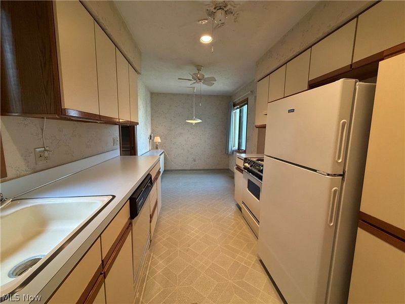 12272 Woodside Court, Unit F18, Strongsville, OH 44136 Photo 8