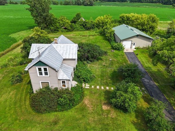 1952 COUNTY RD FF, Oshkosh, WI 54904