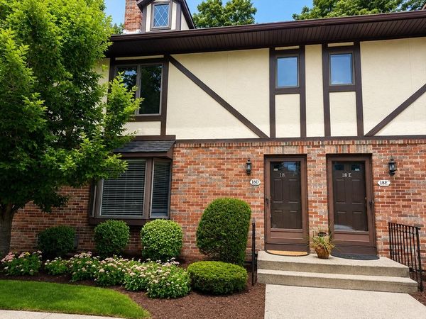 18 Mansion Woods Dr, Unit D, Agawam, MA 01001