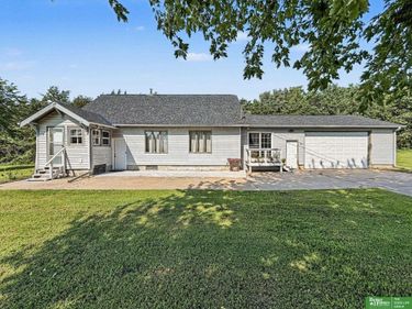 5042 E Sargent Road, Beatrice, NE 68310