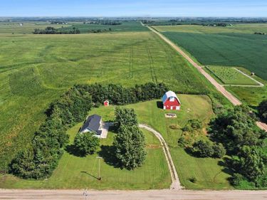 5042 E Sargent Road, Beatrice, NE 68310