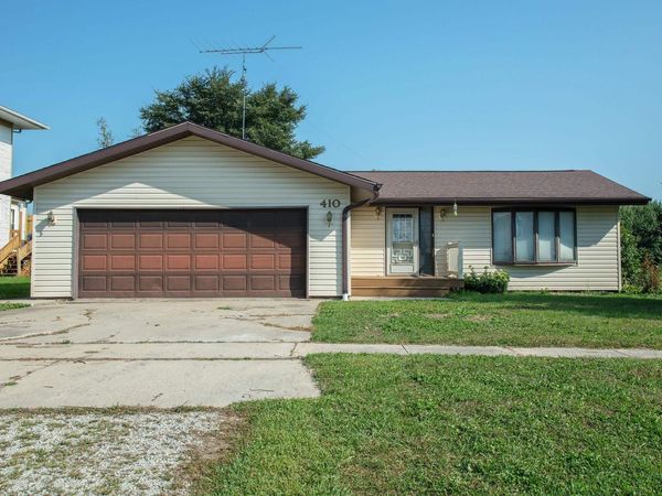 410 3rd St, Dumont, IA 50625