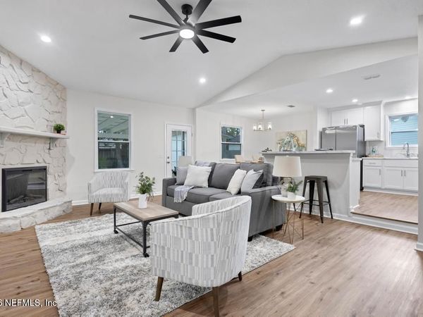 7185 LOVES Drive, Jacksonville, FL 32222