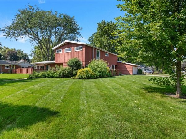 303 Central Avenue , Aurora, IL 60506