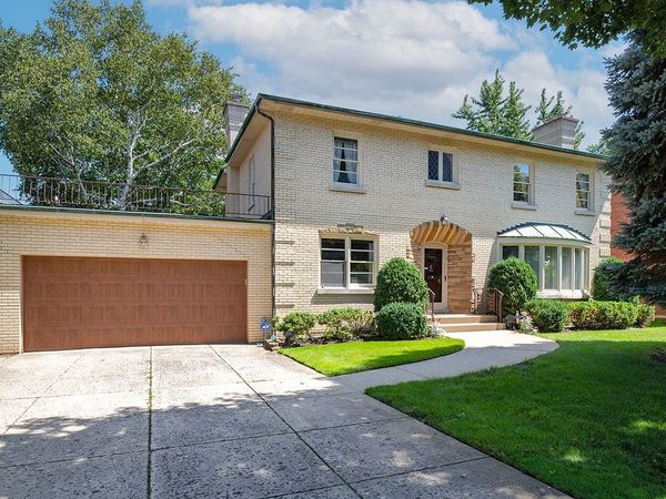 6733 N Navajo Avenue , Lincolnwood, IL 60712