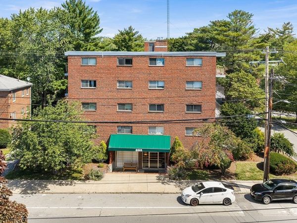 995 Massachusetts Ave, Unit 206, Arlington, MA 02476