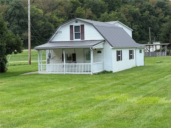 156 Barnhill Road NE, New Philadelphia, OH 44663