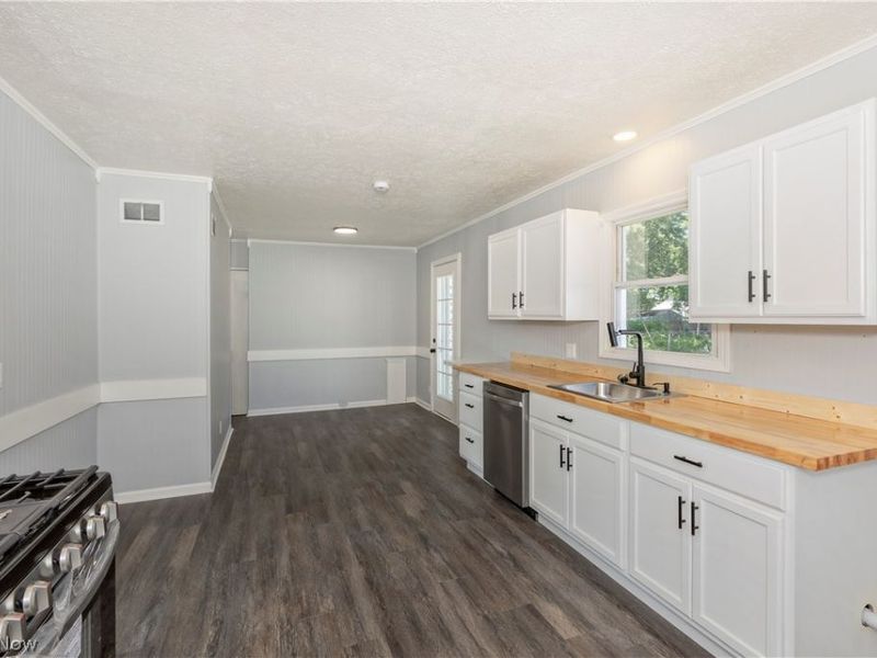 2215 Willowrow Avenue NE, Canton, OH 44705 Photo 10