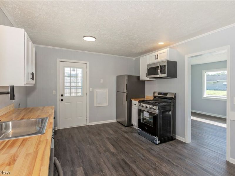 2215 Willowrow Avenue NE, Canton, OH 44705 Photo 12