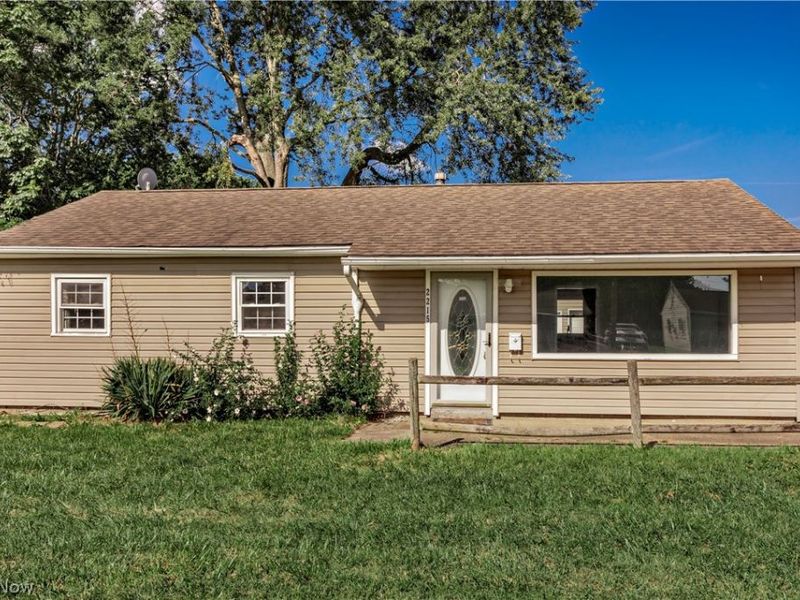 2215 Willowrow Avenue NE, Canton, OH 44705 Photo 2