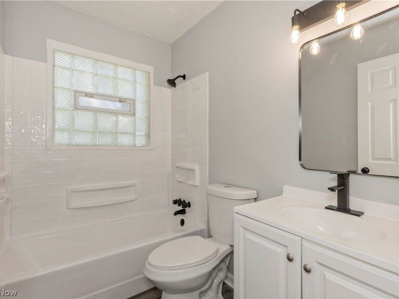 2215 Willowrow Avenue NE, Canton, OH 44705 Photo 28