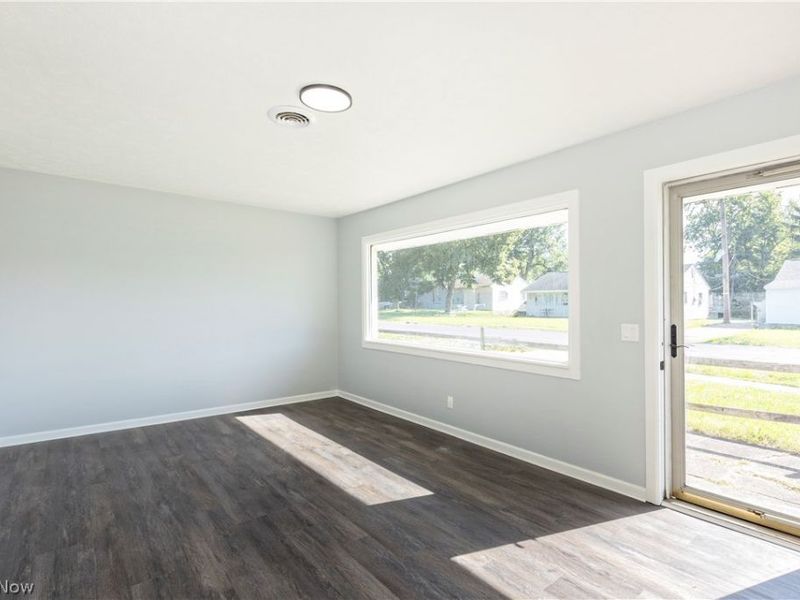 2215 Willowrow Avenue NE, Canton, OH 44705 Photo 3