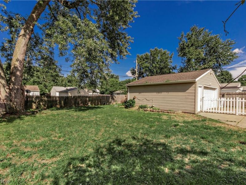 2215 Willowrow Avenue NE, Canton, OH 44705 Photo 33