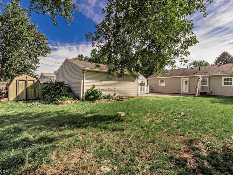 2215 Willowrow Avenue NE, Canton, OH 44705 Photo 35