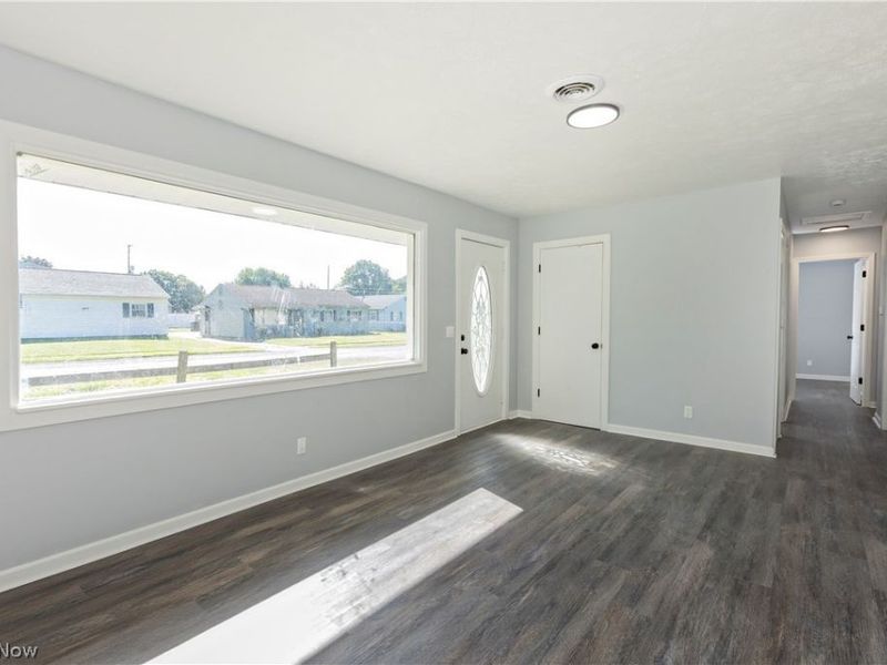 2215 Willowrow Avenue NE, Canton, OH 44705 Photo 5