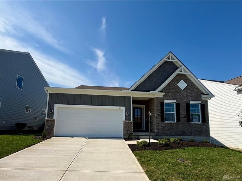 125 Magnolia Lane, Springboro, OH 45066 Photo 1