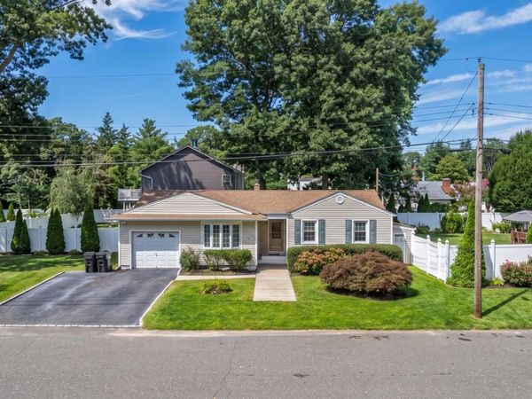 91 Haynes Avenue, West Islip, NY 11795