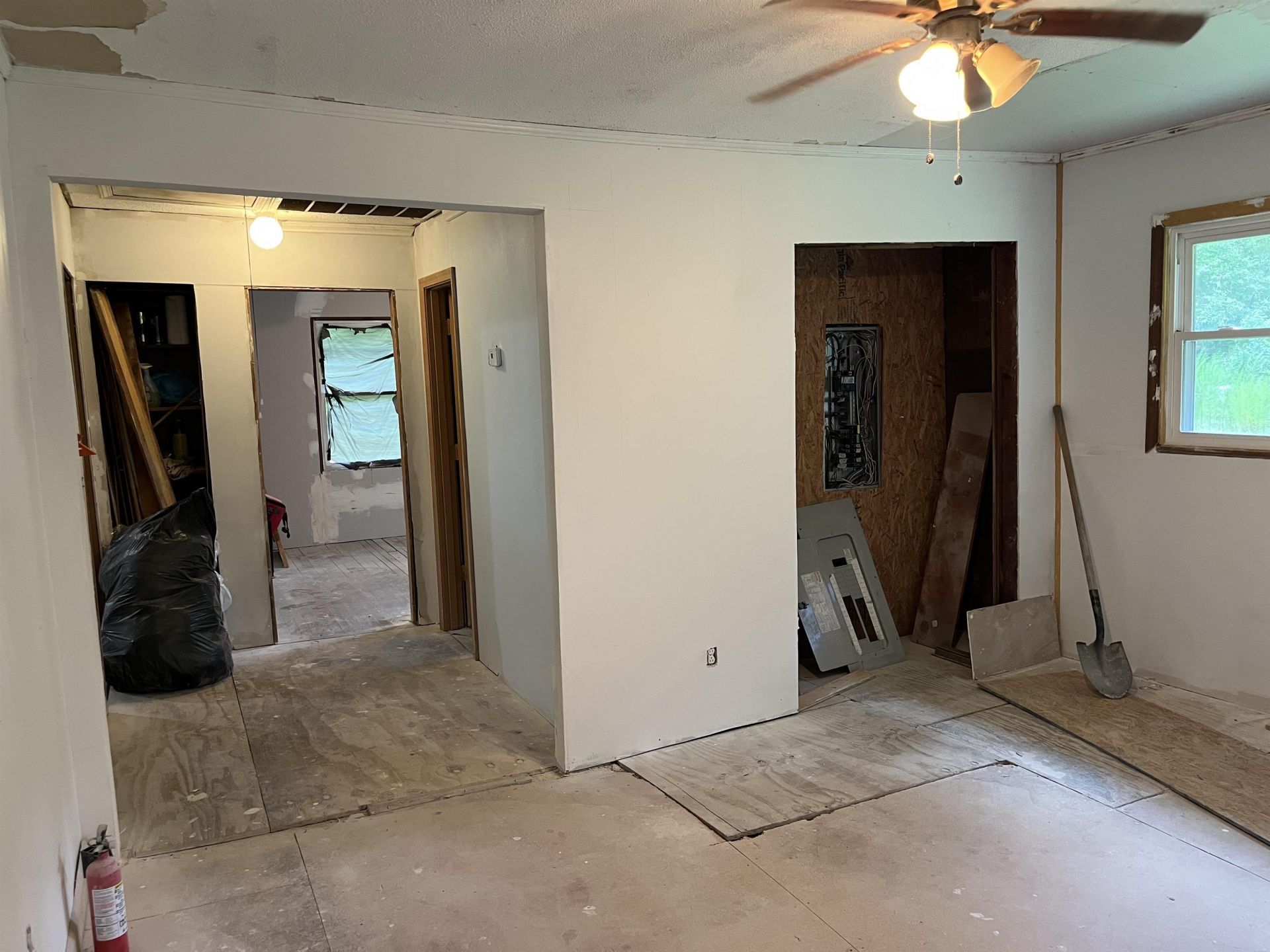 408 Eva Loop Photo 16