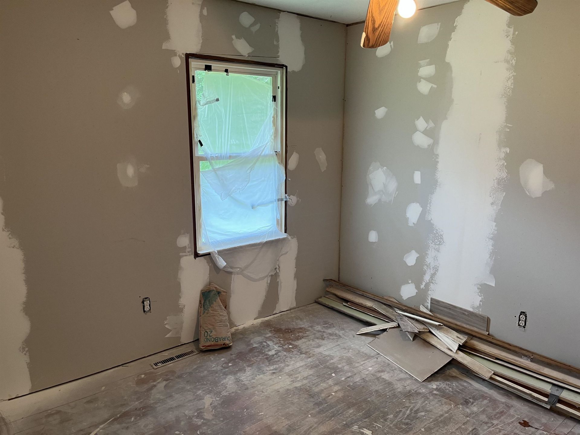 408 Eva Loop Photo 17