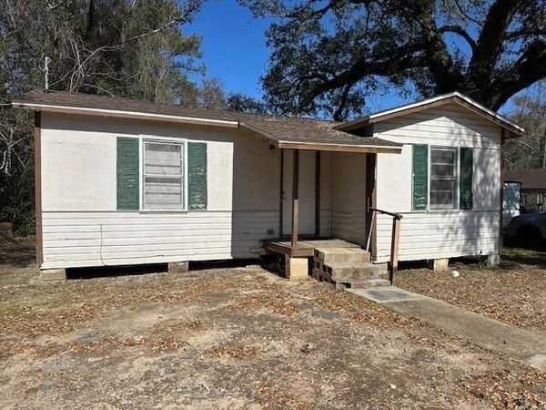 201 North Avenue , Gretna, FL 32332