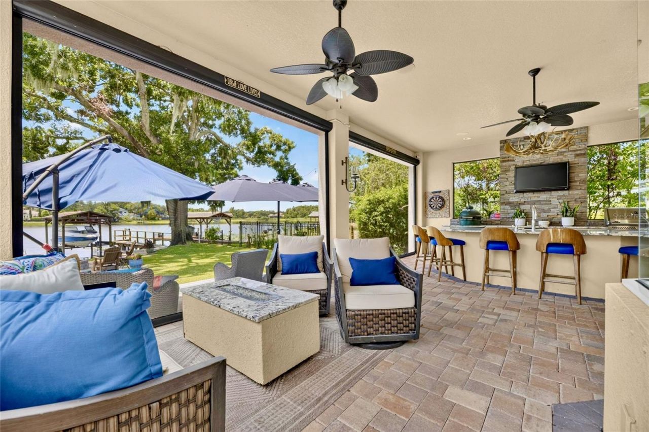 303 W Chapman Road, Lutz, FL 33548 Photo