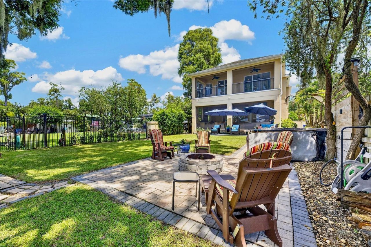 303 W Chapman Road, Lutz, FL 33548 Photo