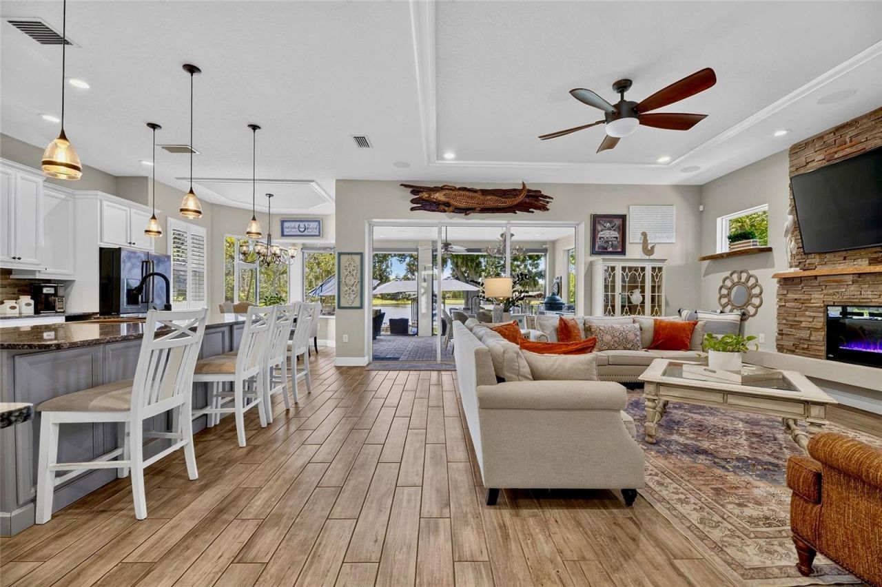 303 W Chapman Road, Lutz, FL 33548 Photo