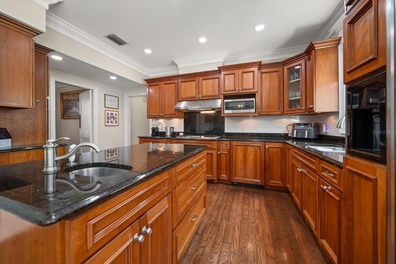 1322 Golf View Drive, Belleair, FL 33756 Photo