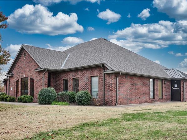 1391 Plaza Place , Springdale, AR 72764