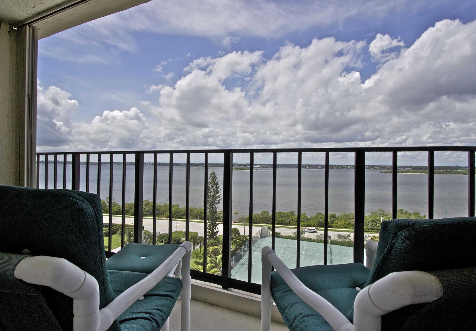 5420 N Ocean Avenue, Riviera Beach, FL 33404 Photo