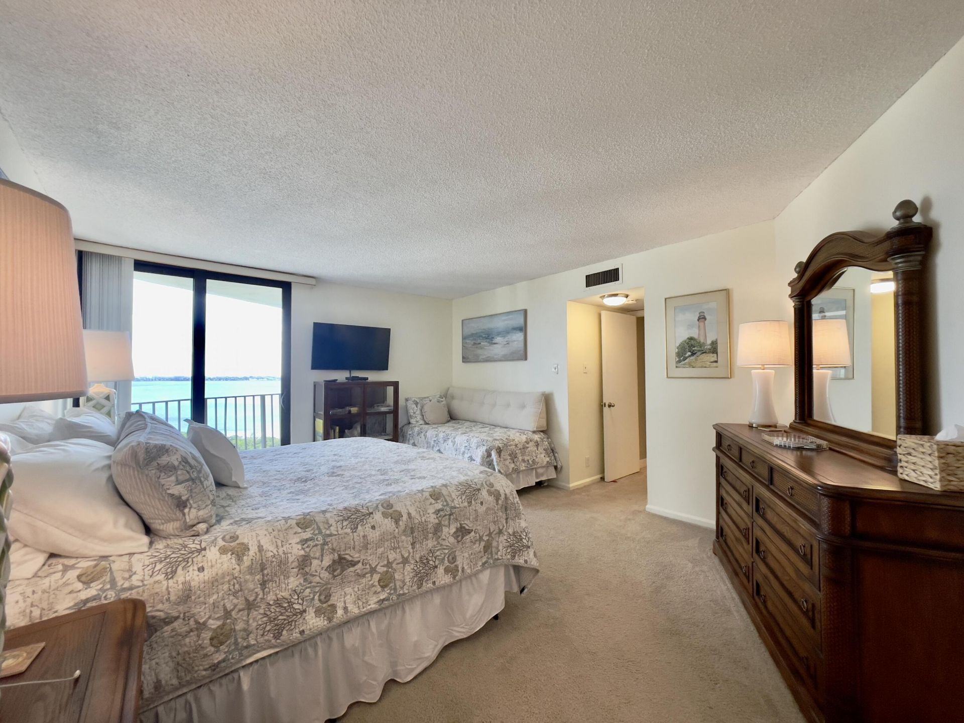5420 N Ocean Avenue, Riviera Beach, FL 33404 Photo