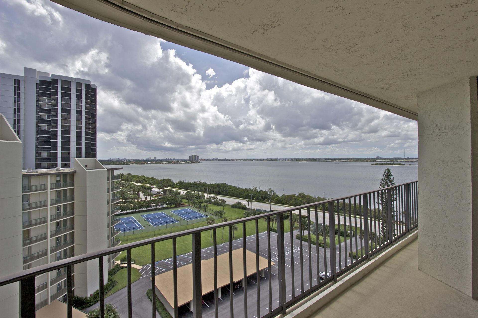 5420 N Ocean Avenue, Riviera Beach, FL 33404 Photo
