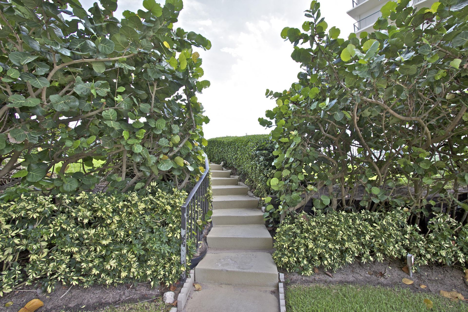5420 N Ocean Avenue, Riviera Beach, FL 33404 Photo