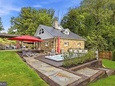35500 TROON COURT , ROUND HILL, VA 20141