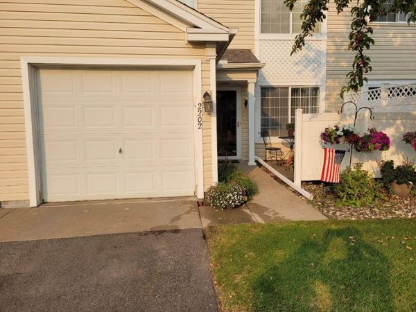 1833 Southcross Drive W, Unit 2202, Burnsville, MN 55306