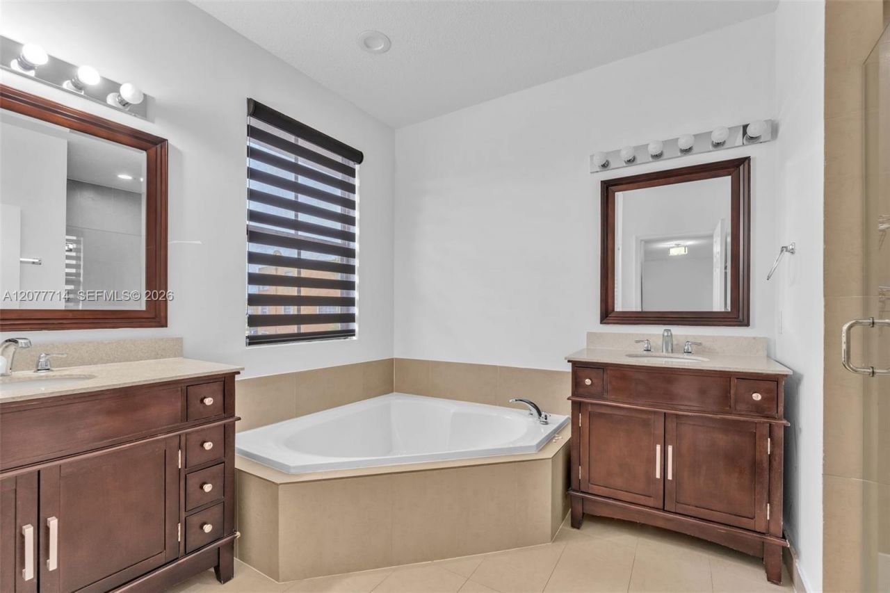 Please Call For Address, Miami, FL 33172 Photo