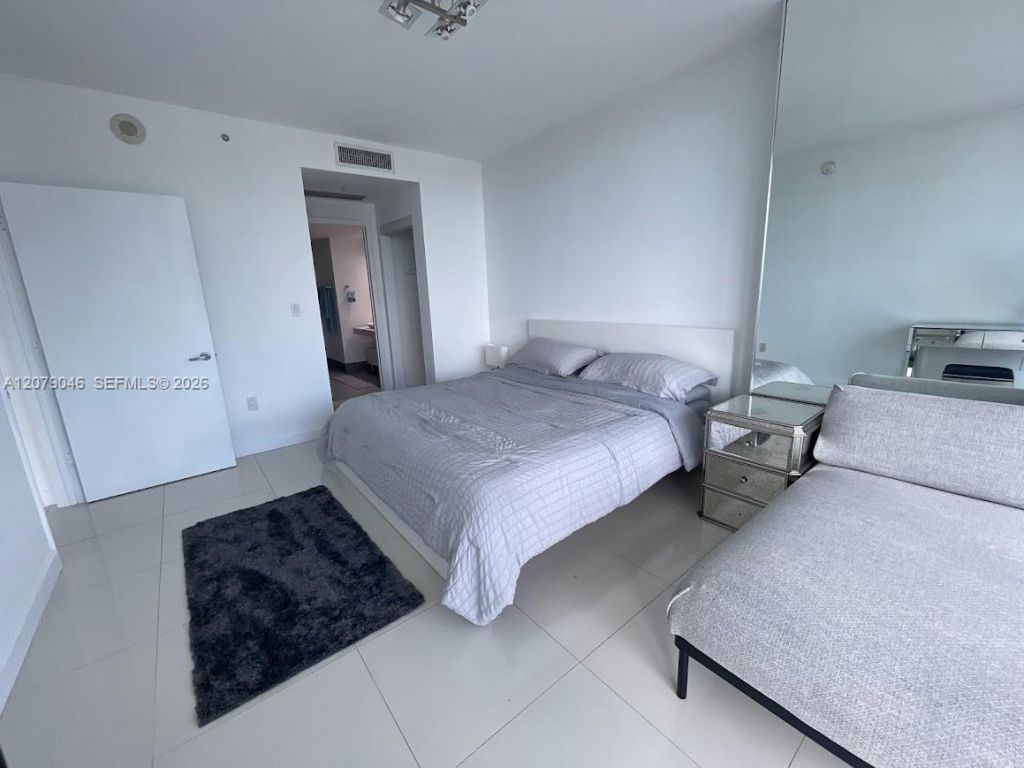 92 SW 3rd St, Unit 3504, Miami, FL 33130 Photo